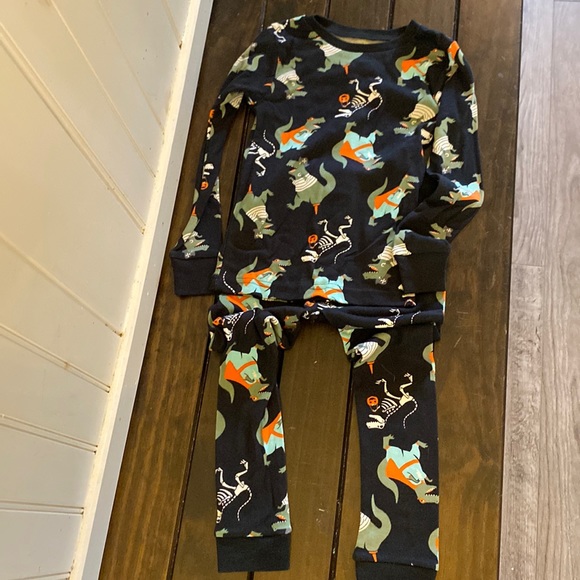 Carters Dinosaur 2 Piece Set Size 5T - Picture 1 of 2